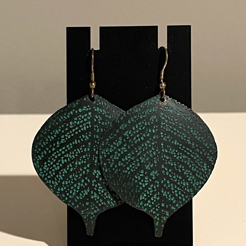 Boho Dangling Leaf Earrings.  2.5". Gently Used.